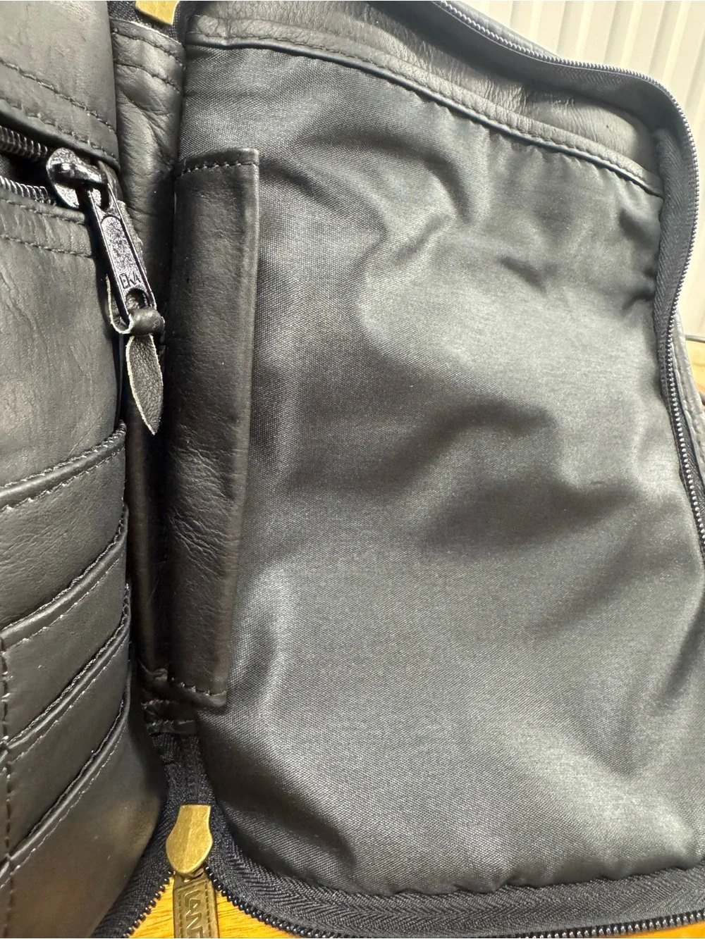 Land Santa Fe #8022 Vintage Black Full-grain Colombian Vaqueta Leather Crossbody